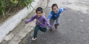 Løbende drenge - Albella Boys Home i Indien